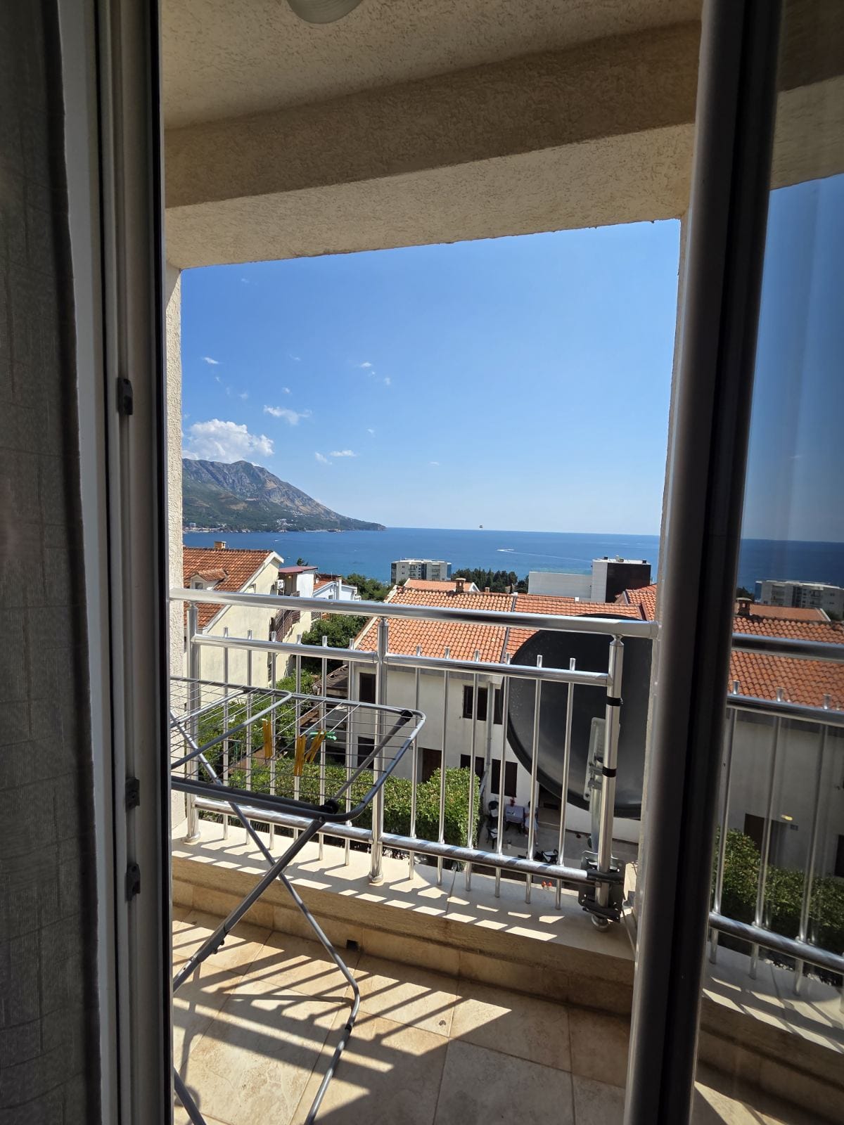 Studio Apartment with Terrace and Sea View, Bečići, Budva